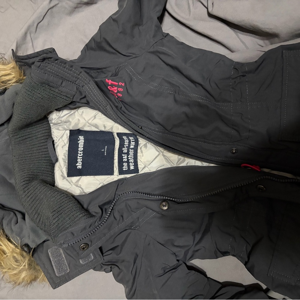 Abercrombie & Fitch Gray Quilted Jacket